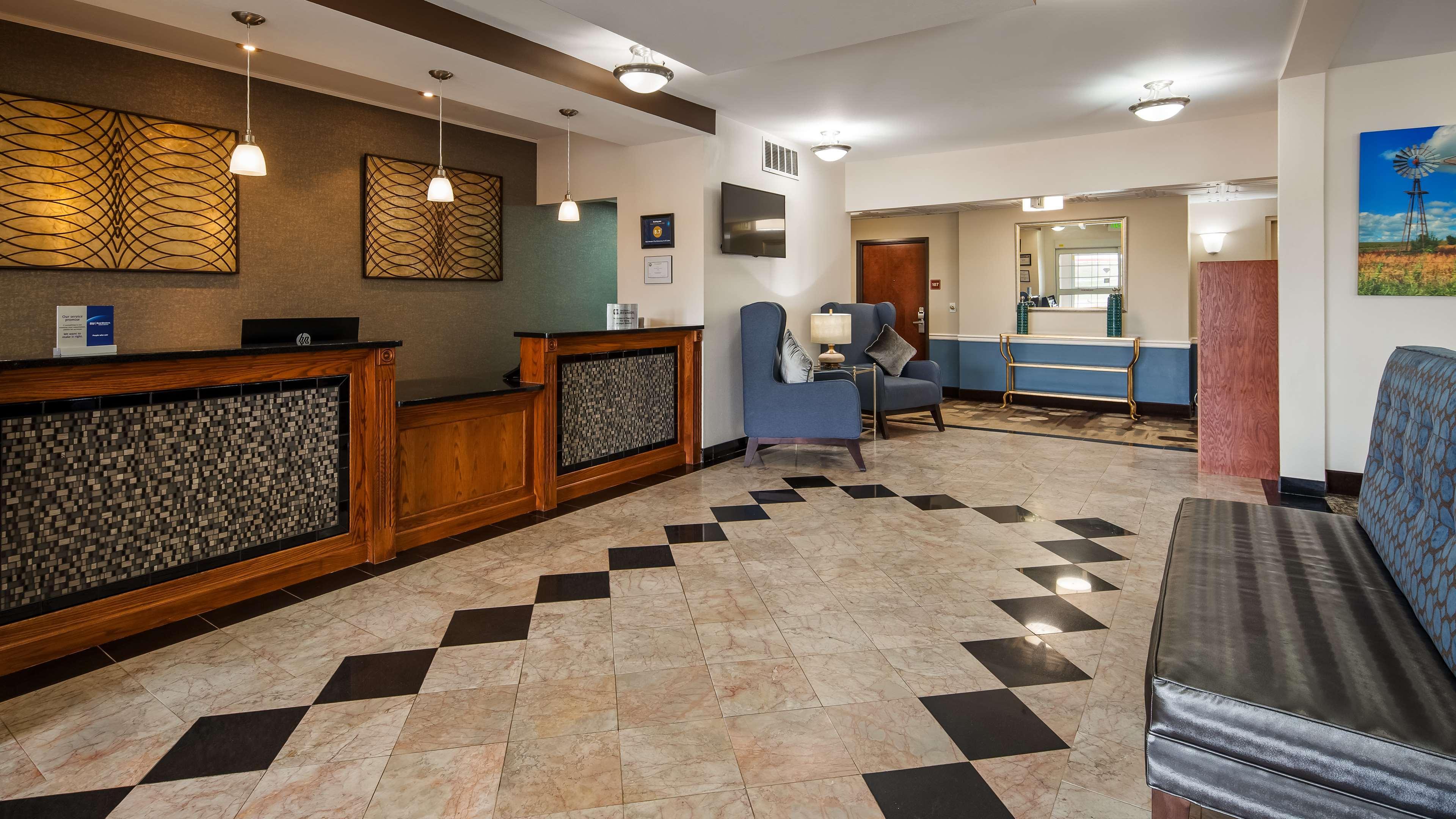 Best Western Plus Wakeeney Inn & Suites Buitenkant foto