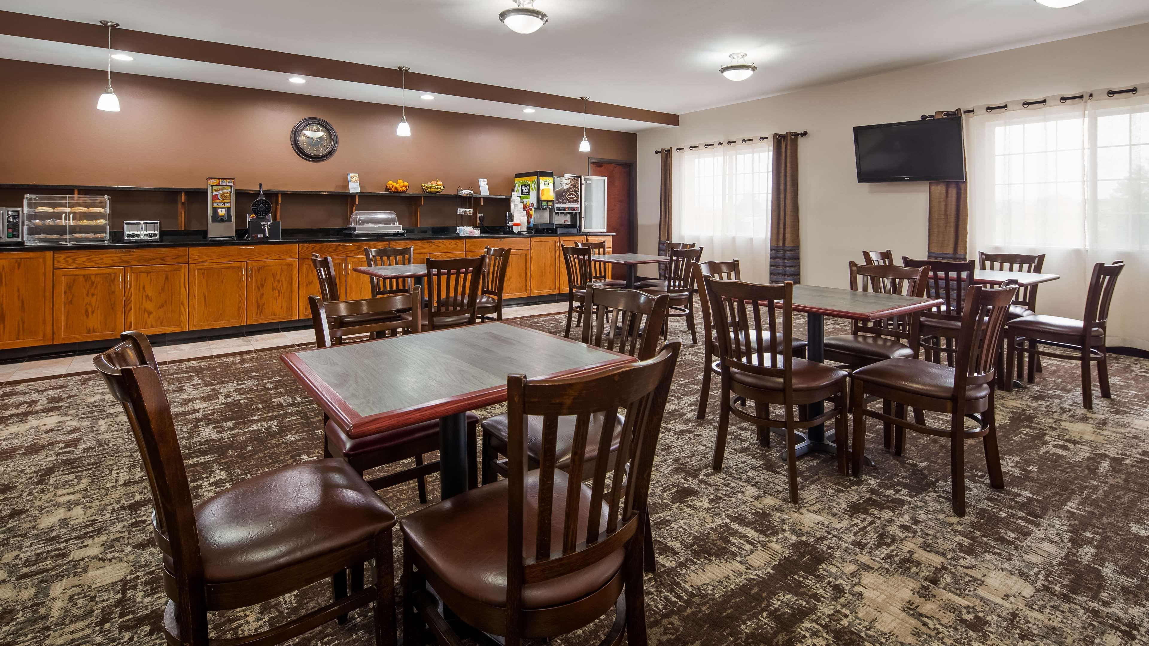 Best Western Plus Wakeeney Inn & Suites Buitenkant foto