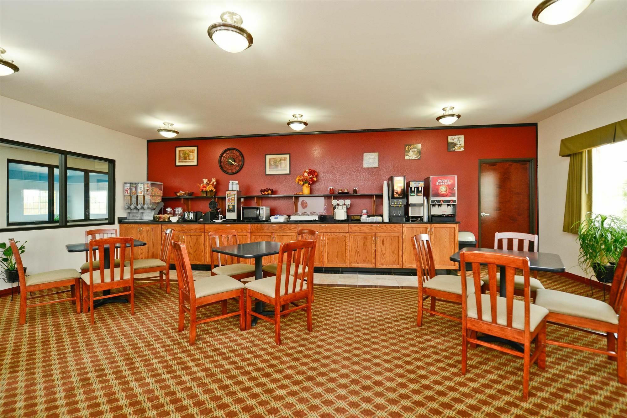 Best Western Plus Wakeeney Inn & Suites Buitenkant foto