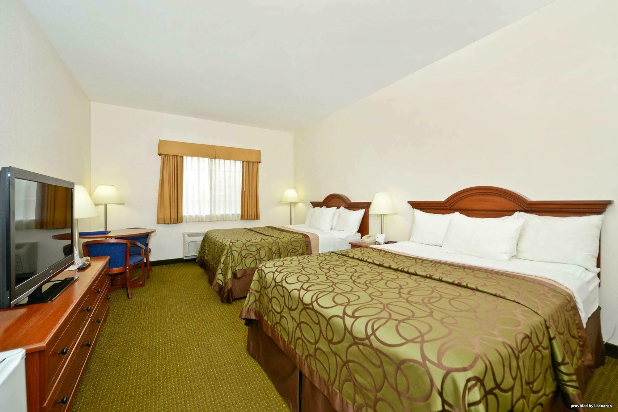 Best Western Plus Wakeeney Inn & Suites Buitenkant foto